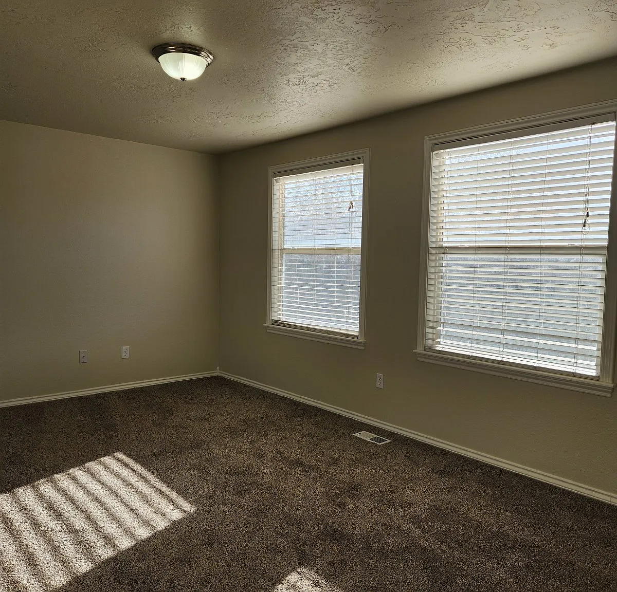 4 bed, 2.5 bath, 1604 sqft, $2,250 — Photo 4