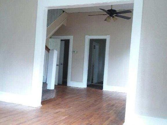 5th image of 712 Marion St