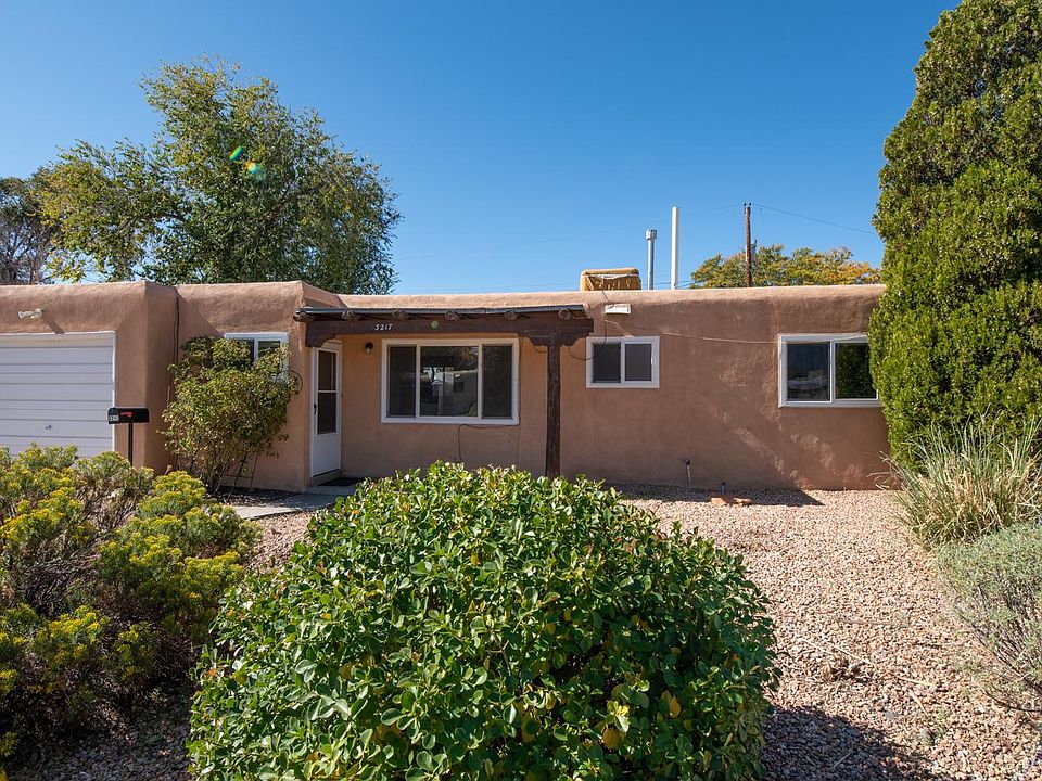 1st image of 3271 Palomas Dr NE
