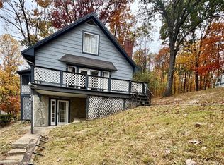 90 Walnut Rd, Charleston, WV 25071