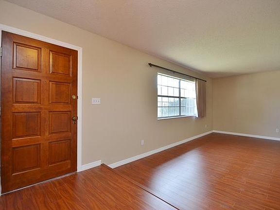 4th image of 2325 Conifer Ave