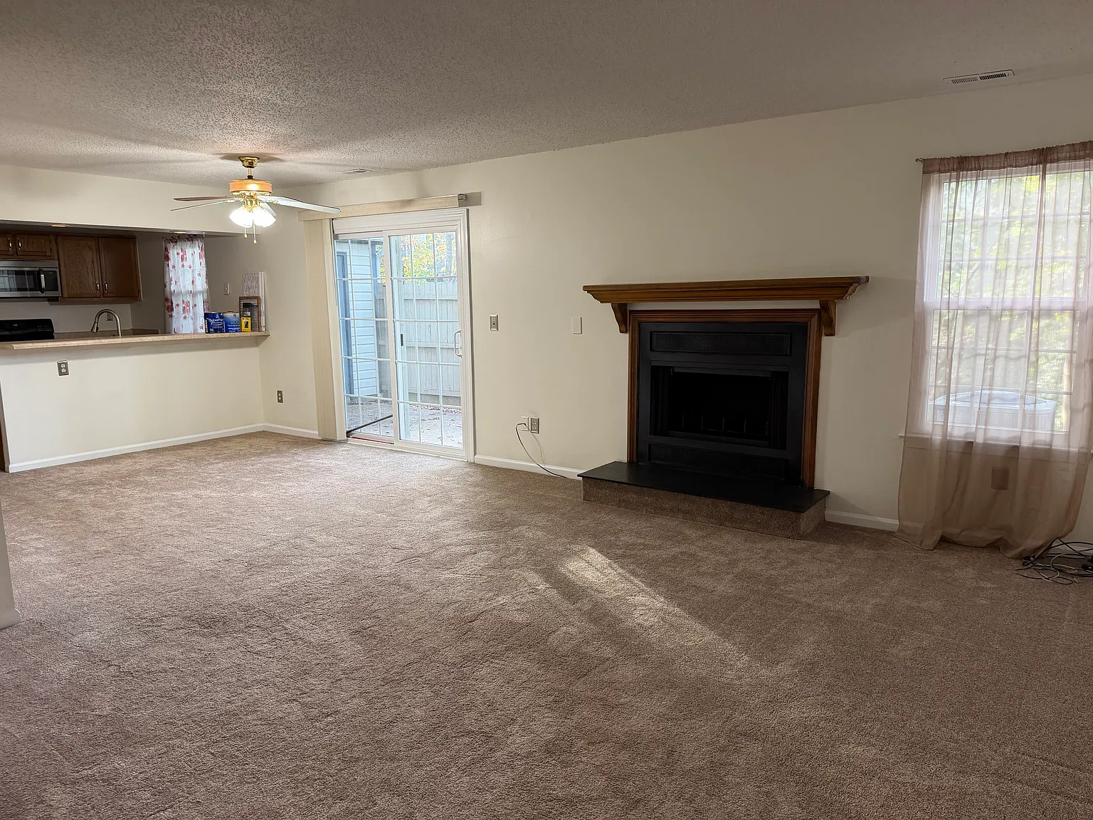 2 bed, 2.5 bath, 1254 sqft, $2,000 — Photo 2