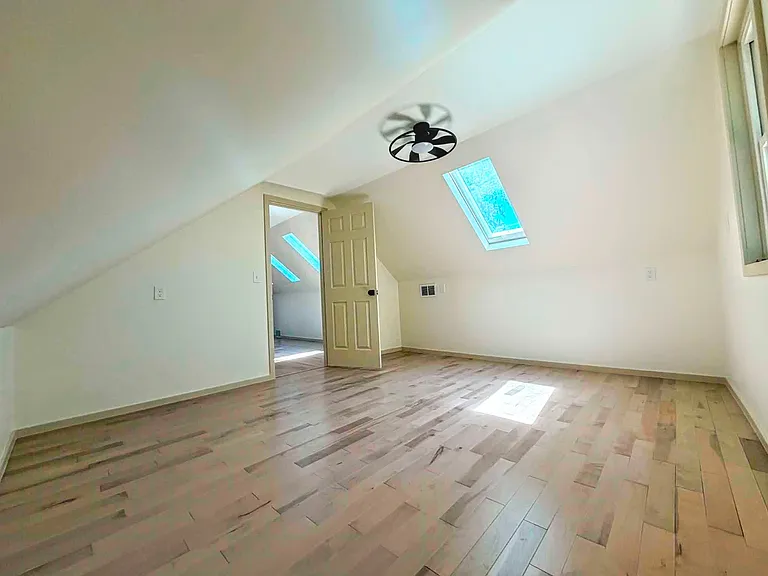 15460 Brookfield St — Photo 18