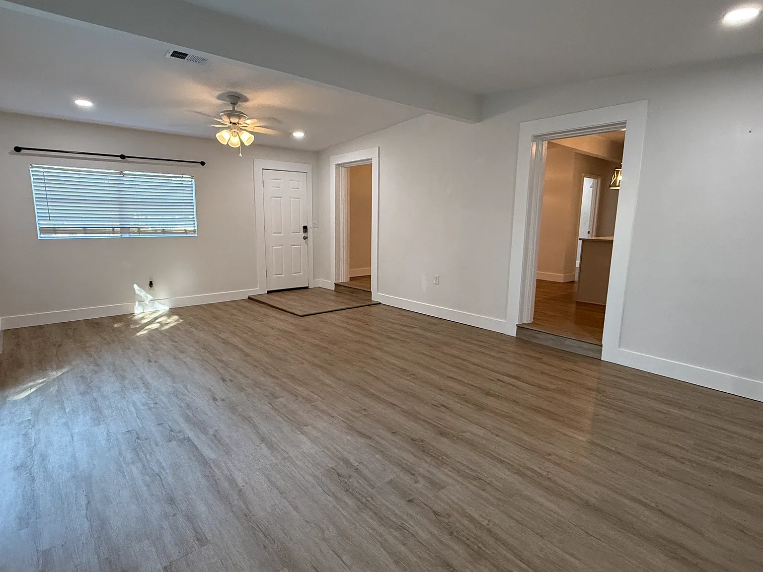 3 bed, 1127 sqft, $1,900 — Photo 3