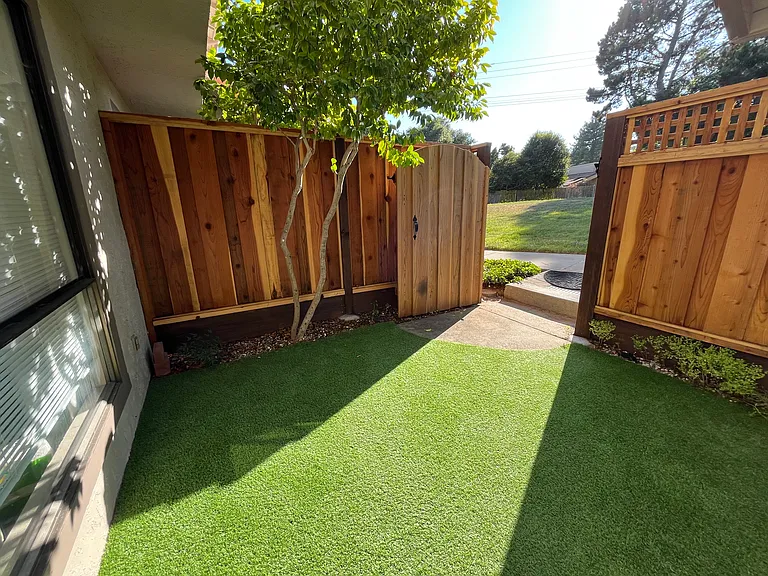 161 Peach Ter — Photo 3