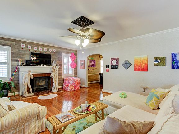 3rd image of 214 Adair Dr