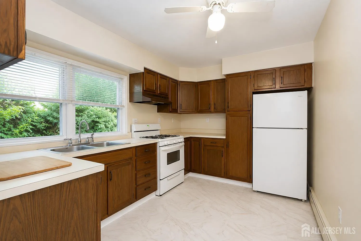 2 bed, 1.0 bath, $2,200 — Photo 3