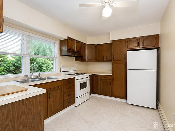 3rd image of 22 Baker Dr