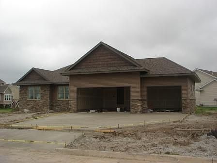 1st image of 645 Berkshire Ln