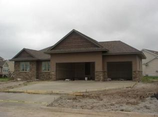 645 Berkshire Ln, North Liberty, IA 52317