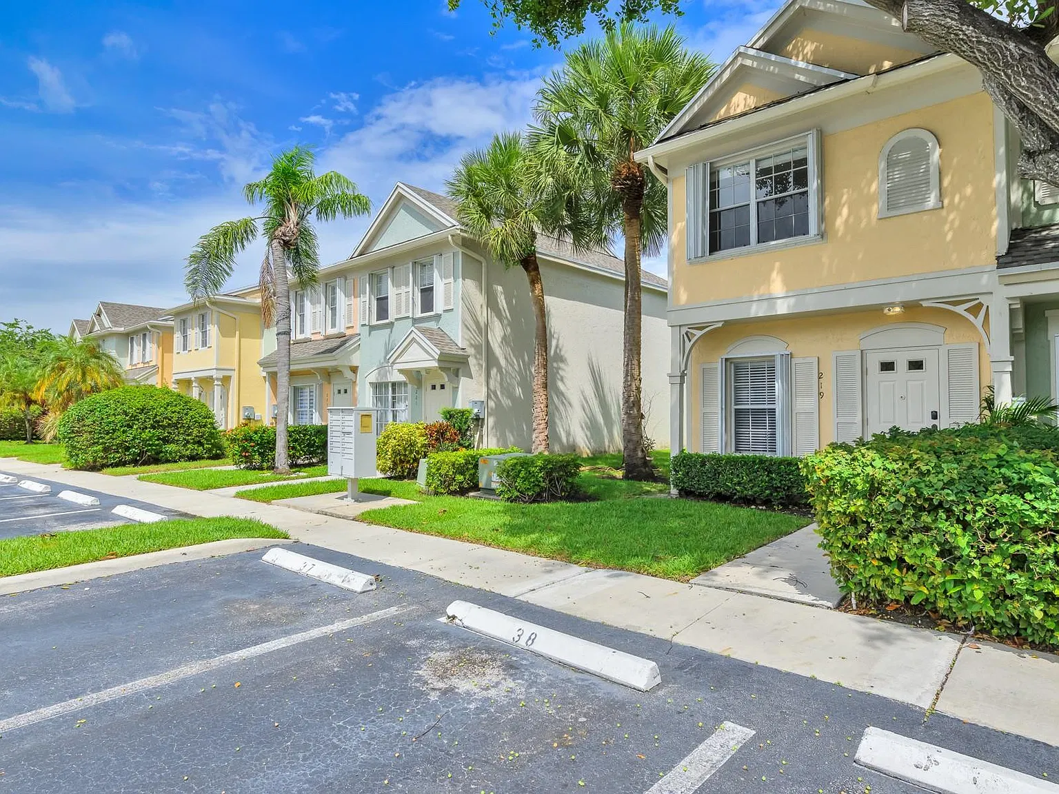 2 bed, 2.5 bath, 1110 sqft, $2,650 — Photo 4