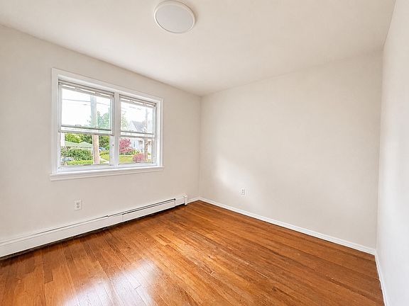 5th image of 2 Arbor Pl APT 1