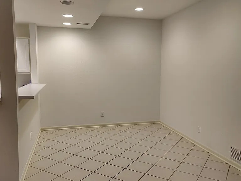 204 White River Dr #204 — Photo 6