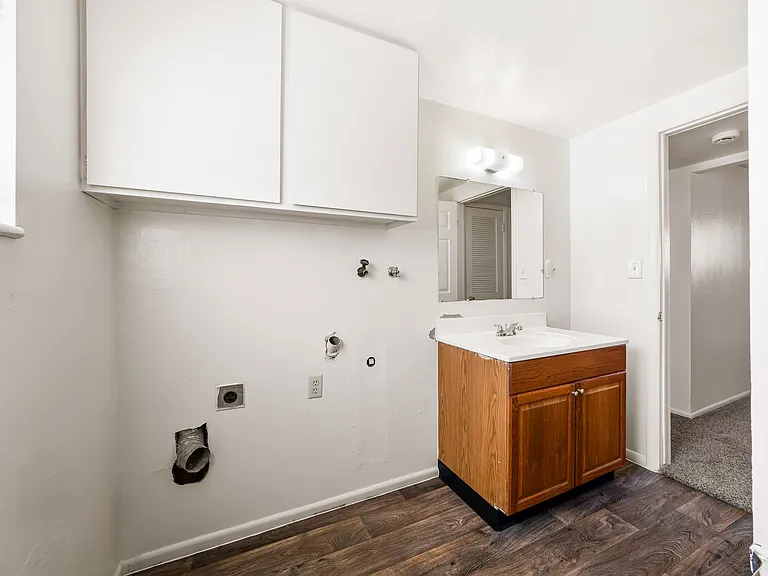 255 E 500 N — Photo 18
