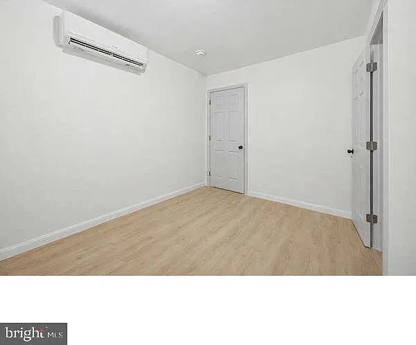 3 bed, 1.0 bath, 1973 sqft, $1,800 — Photo 4