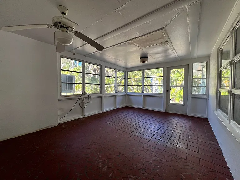 720 W Marion Ave — Photo 11