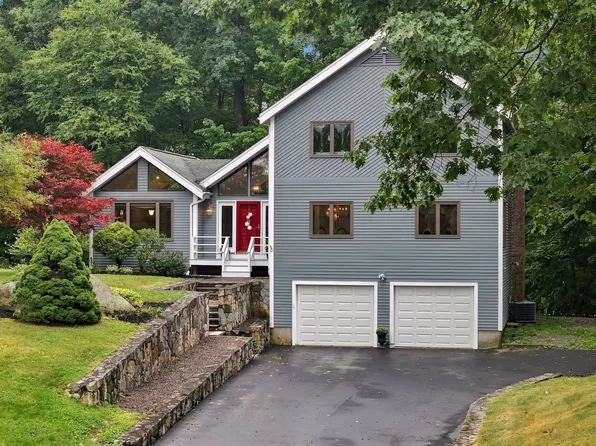 1 Utica Dr, Hudson, MA 01749