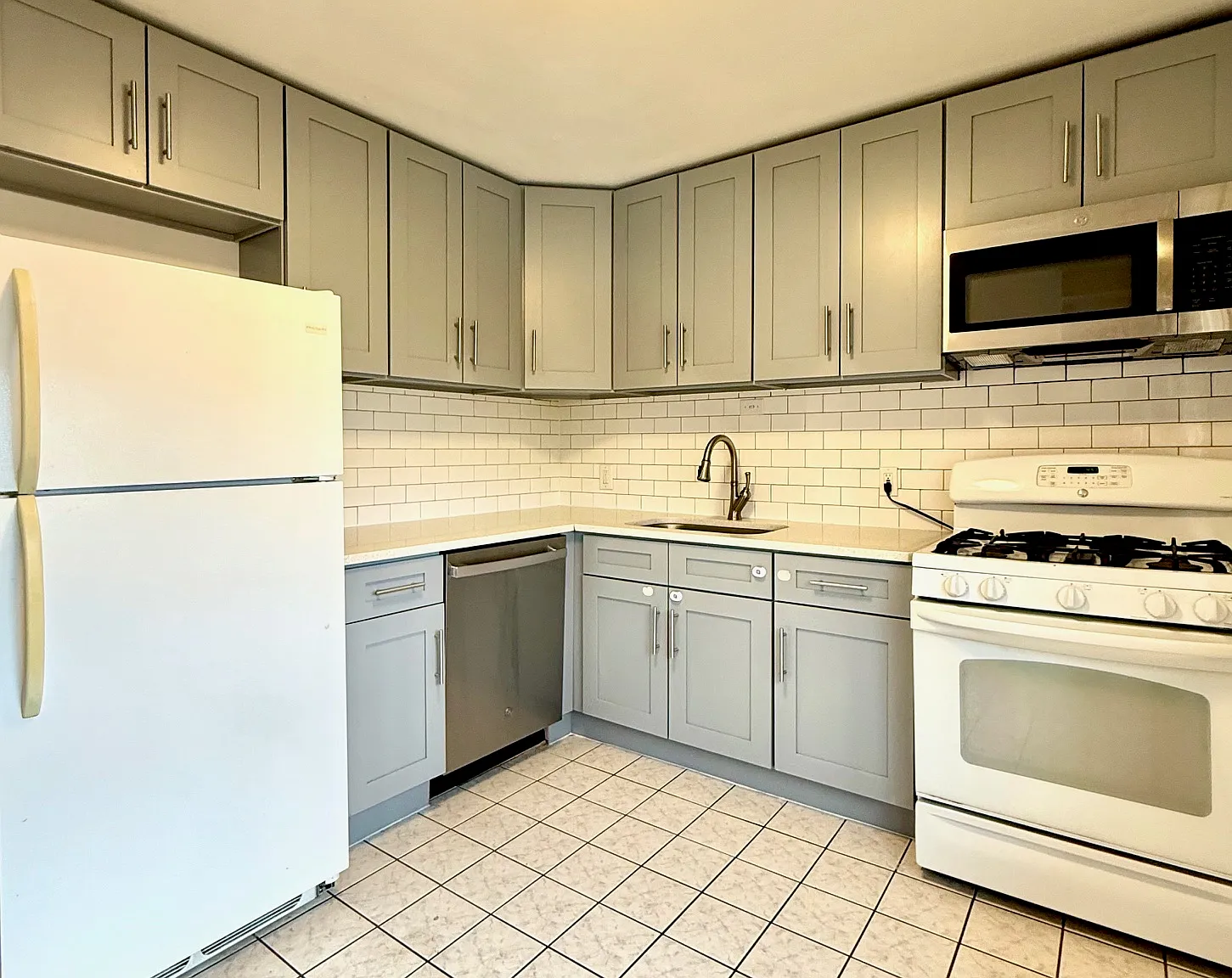 2 bed, 990 sqft, $2,900 — Photo 4