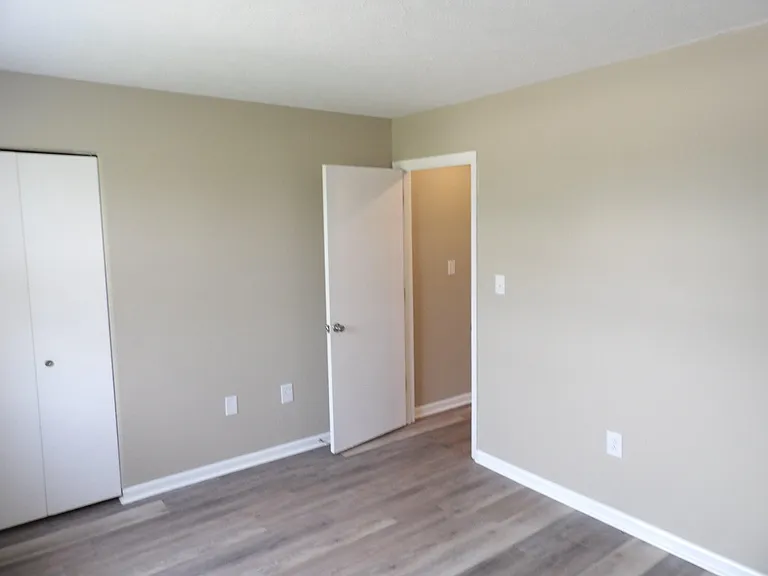 902 Plaza Dr #5 — Photo 37