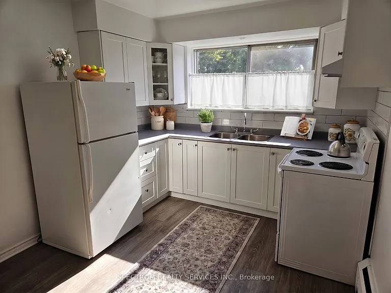 357 Connaught St #5 — Photo 4