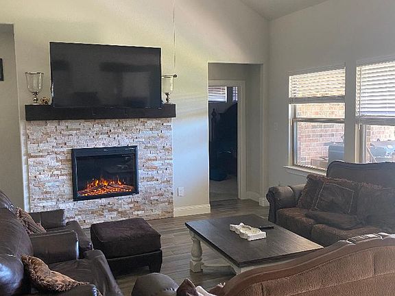 2nd image of 120 Gardenia Dr