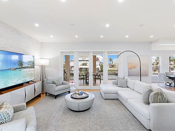 4th image of 357 Egret AVE