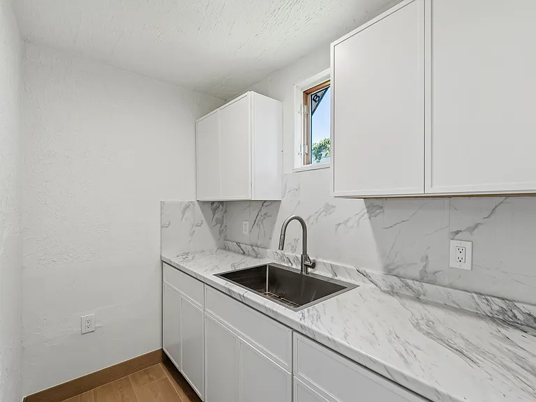 802 Lytle St — Photo 27