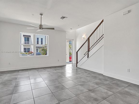 4th image of 400 NE 35th Ct #2