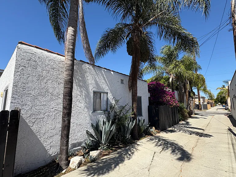 257 Loma Ave #A — Photo 16
