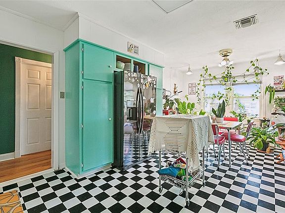 4th image of 1220 Avenue A