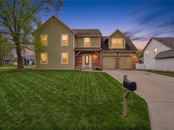 20865 Poplar Ct, Spring Hill, KS 66083