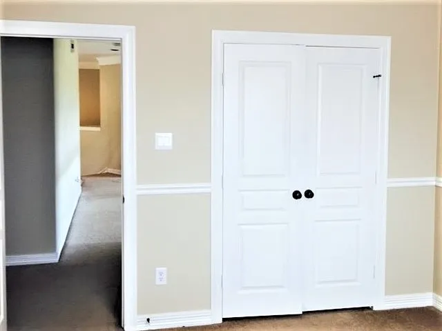 325 Lancaster Ln — Photo 9