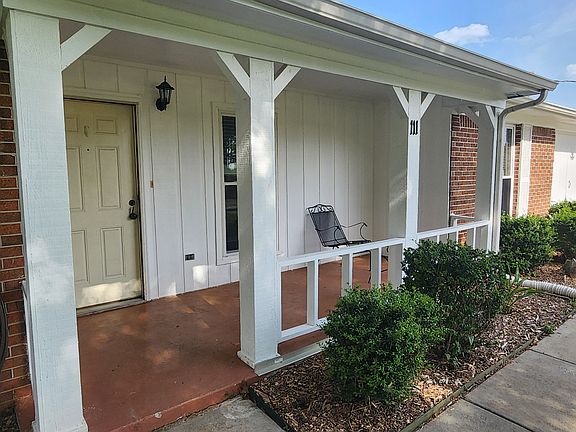 3rd image of 111 Woodlawn Dr