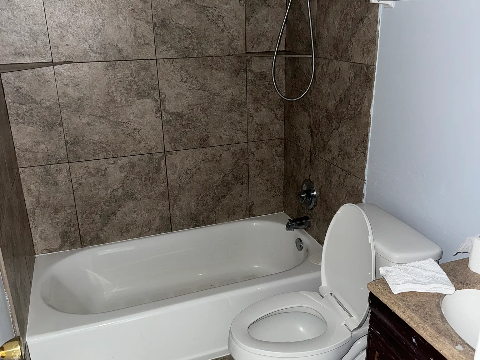 2 bed, 775 sqft, $1,200 — Photo 2