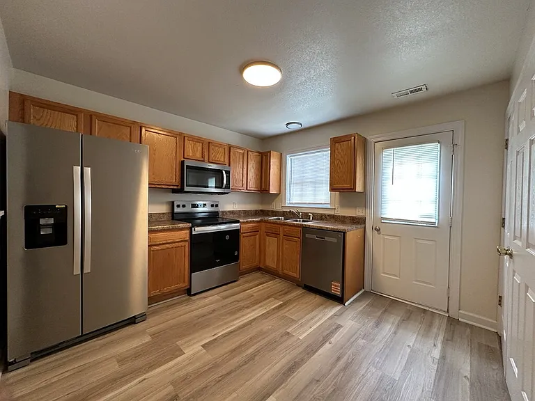 606 Springwood Dr — Photo 3