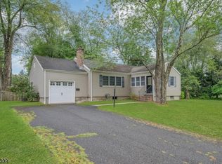 10 Emery Ave, Mendham, NJ 07945