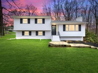 4 Saratoga Rd, Newburgh, NY 12550