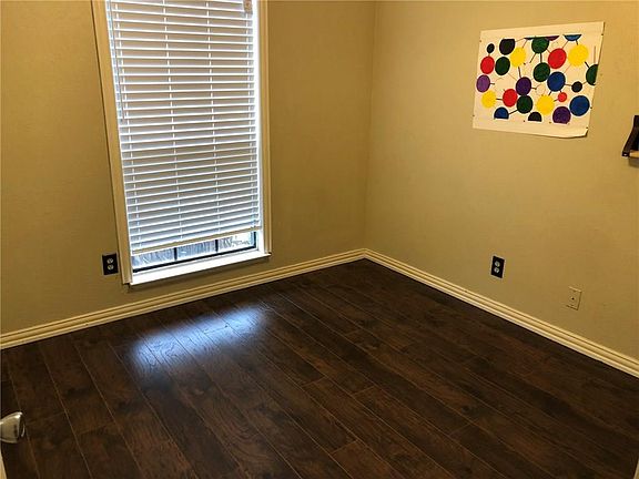 4th image of 1008 Lockhart Dr