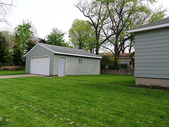 5th image of 801 Everglade Dr SE
