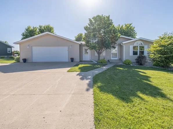 815 Lakeview Dr, Arnolds Park, IA 51331