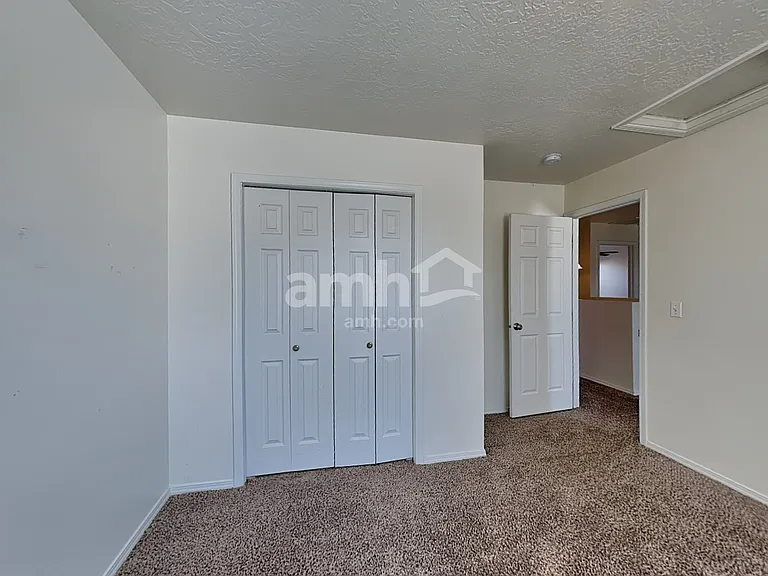 895 E Folgado Ct — Photo 25