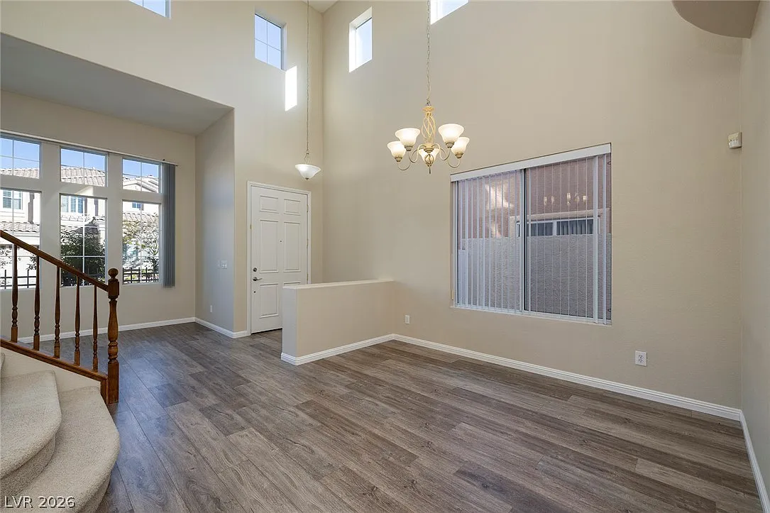 5 bed, 3.0 bath, 2461 sqft, $2,800 — Photo 3