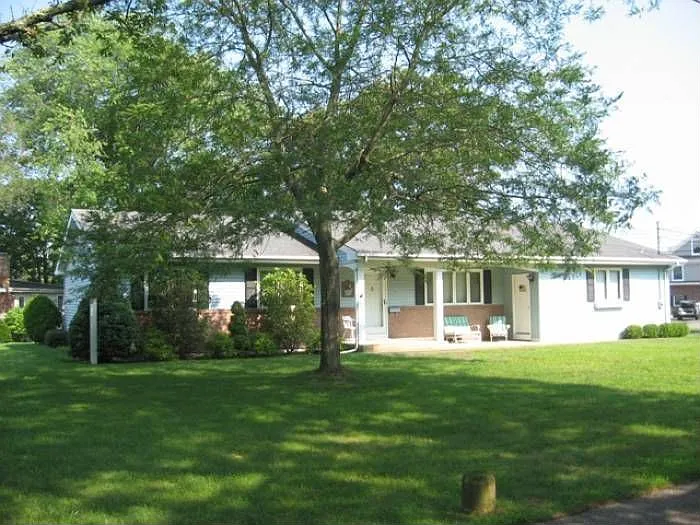 609 Field Pl photo 1