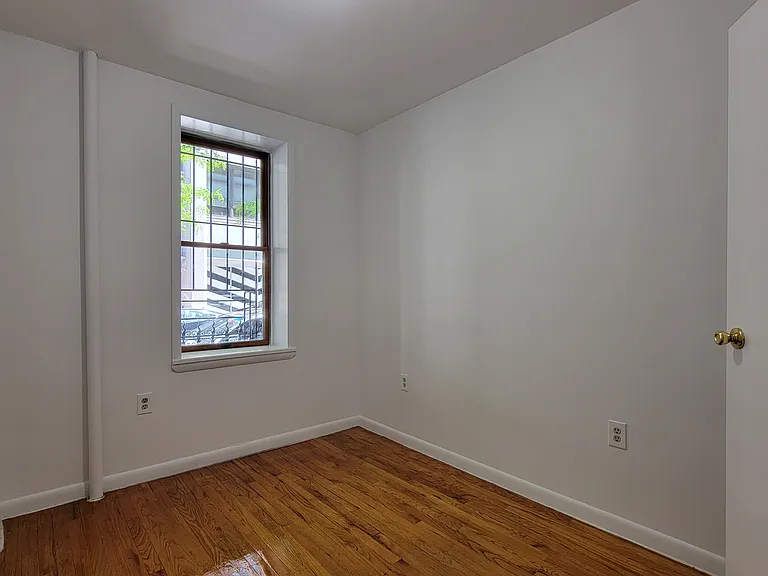 312 W 15th St #1 — Photo 6