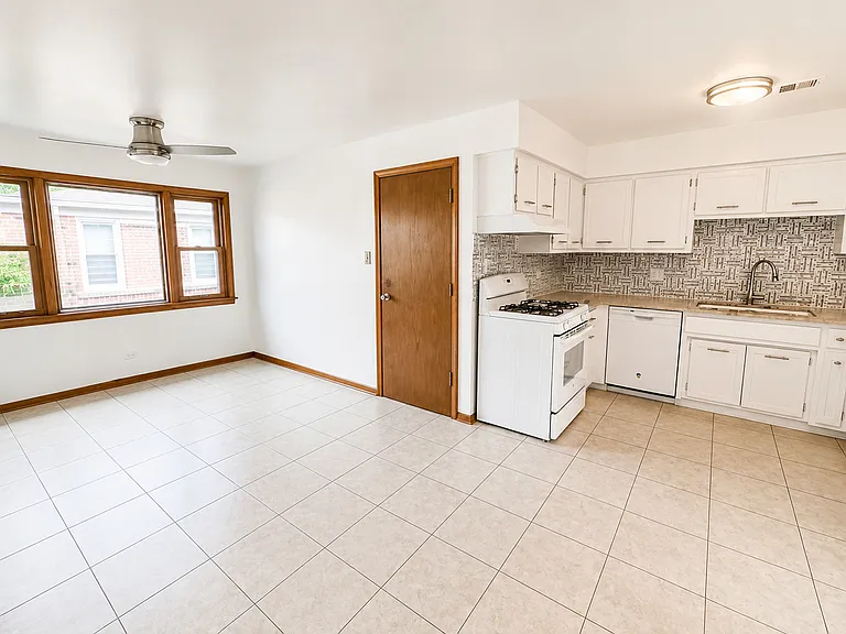 8440 W Windsor Ave #2 — Photo 3