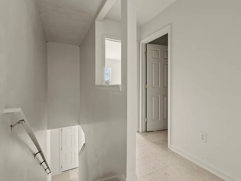 10401 Hillpark Dr — Photo 13