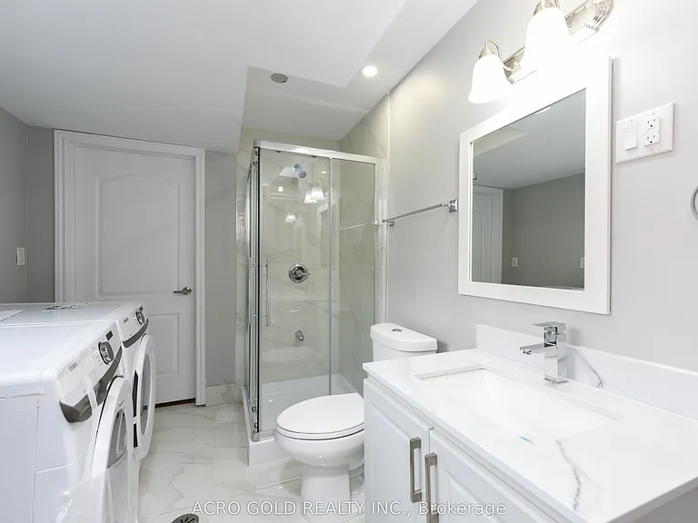 19 Hoskins Sq — Photo 40