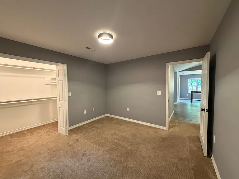 1270 Skyview Dr — Photo 32