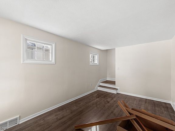 5th image of 170 E 220th St