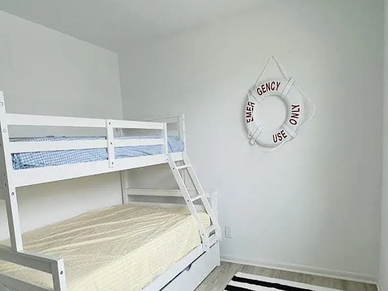 38 Ocean Dr W — Photo 11